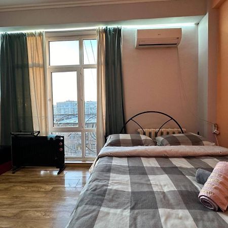 1-Room Apart. 21 On Usenbaeva 52 Near Eurasia Shopping Center Бишкек Екстериор снимка