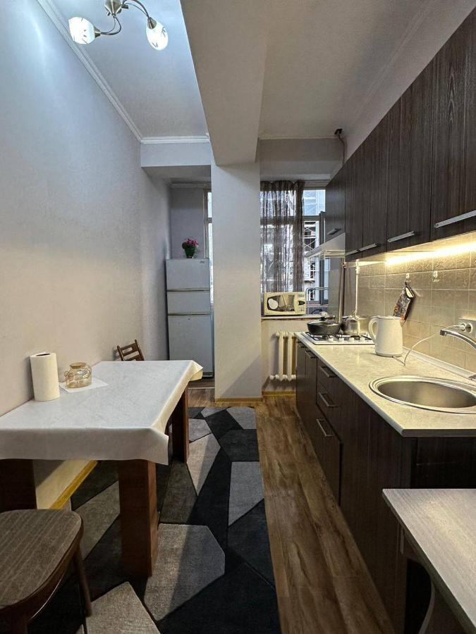 1-Room Apart. 21 On Usenbaeva 52 Near Eurasia Shopping Center Бишкек Екстериор снимка