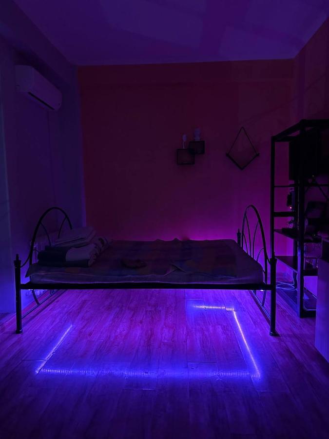 1-Room Apart. 21 On Usenbaeva 52 Near Eurasia Shopping Center Бишкек Екстериор снимка