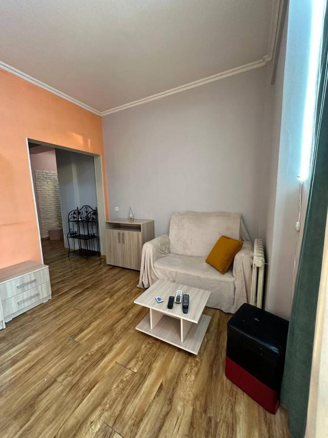 1-Room Apart. 21 On Usenbaeva 52 Near Eurasia Shopping Center Бишкек Екстериор снимка