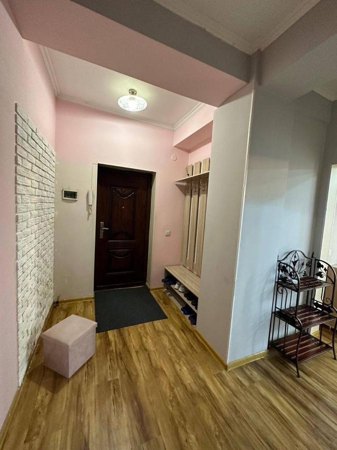 1-Room Apart. 21 On Usenbaeva 52 Near Eurasia Shopping Center Бишкек Екстериор снимка